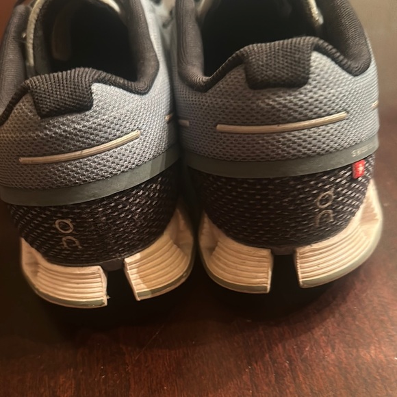 On Running Gray Athletic Shoes with Cushioned Midsole - Picture 5 of 5